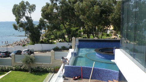 Πισίνα τύπου Infinity στην Κύπρο